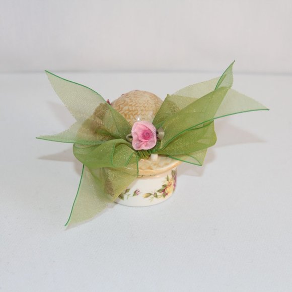 Royal Albert Porcelain Hat 24kt Gold Trinket Box - Picture 4 of 13